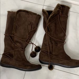 Brown boots. Size 8